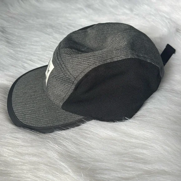 🎄Adidas Two-Tone Black and Gray Cap - Picture 3 of 5